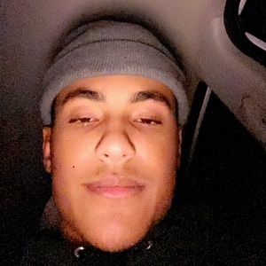 Meet your Posher, Devin